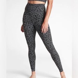 Athleta High Rise Tight Women's Black Gray Leopard Size XS Leggings